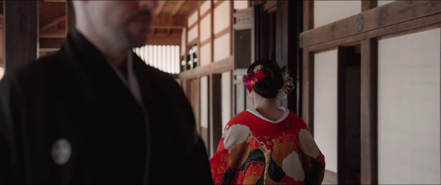 Couple in kimono at Tojinbo cliffs, Fukui